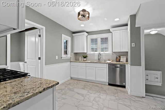 312 Mckinley Avenue, Grosse Pointe Farms, MI 48236