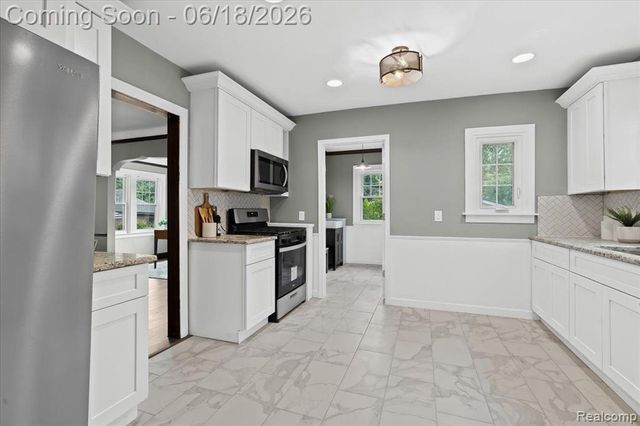 312 Mckinley Avenue, Grosse Pointe Farms, MI 48236