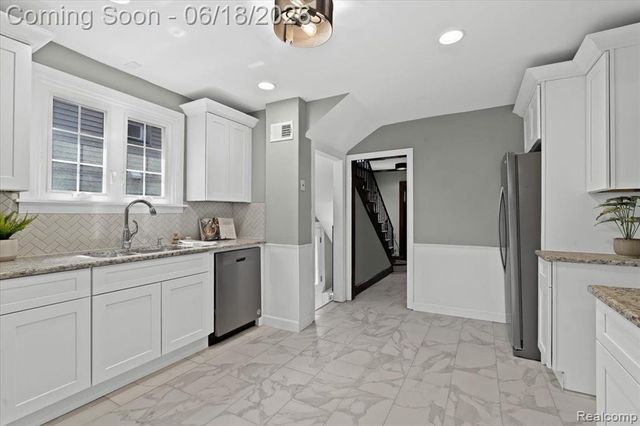 312 Mckinley Avenue, Grosse Pointe Farms, MI 48236
