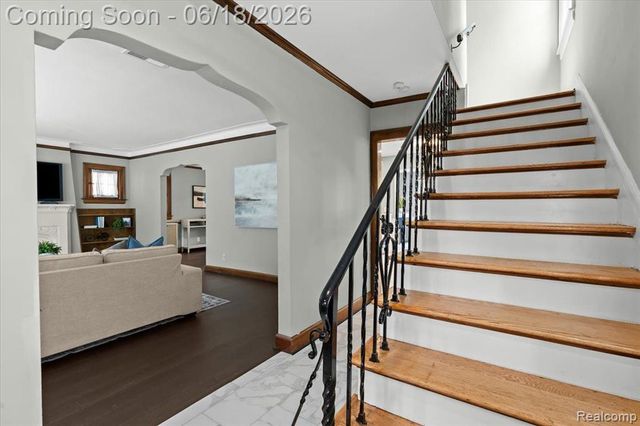 312 Mckinley Avenue, Grosse Pointe Farms, MI 48236