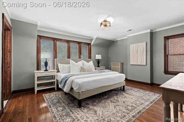 312 Mckinley Avenue, Grosse Pointe Farms, MI 48236