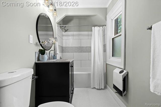 312 Mckinley Avenue, Grosse Pointe Farms, MI 48236