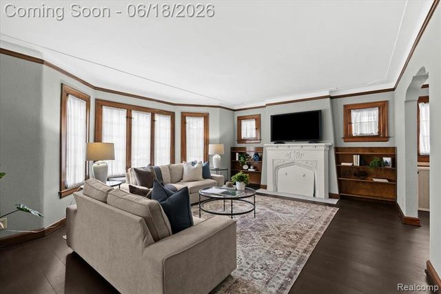 312 Mckinley Avenue, Grosse Pointe Farms, MI 48236