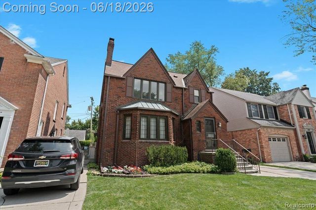 312 Mckinley Avenue, Grosse Pointe Farms, MI 48236