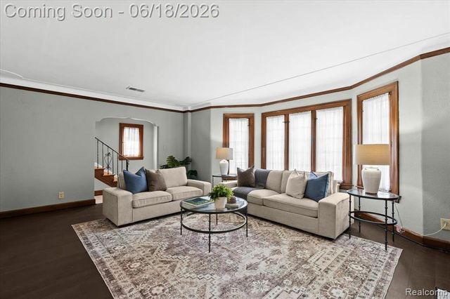 312 Mckinley Avenue, Grosse Pointe Farms, MI 48236