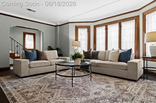 312 Mckinley Avenue, Grosse Pointe Farms, MI 48236