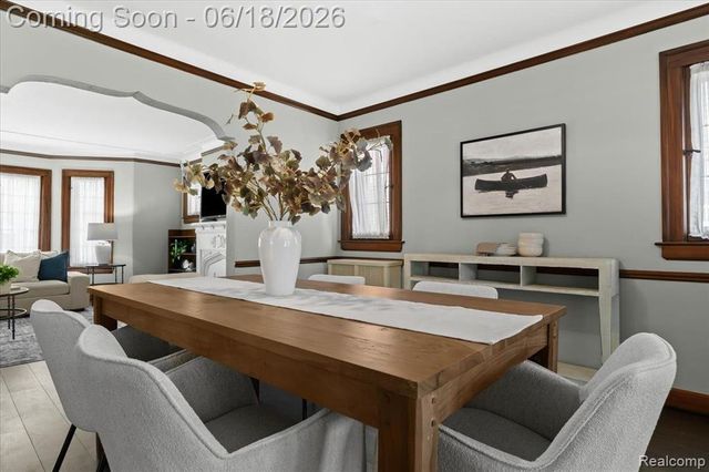 312 Mckinley Avenue, Grosse Pointe Farms, MI 48236