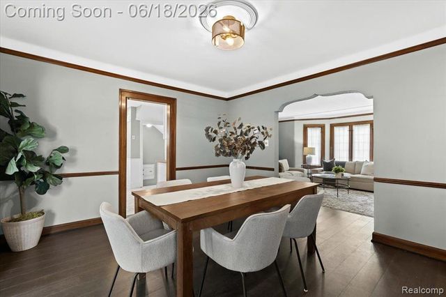 312 Mckinley Avenue, Grosse Pointe Farms, MI 48236