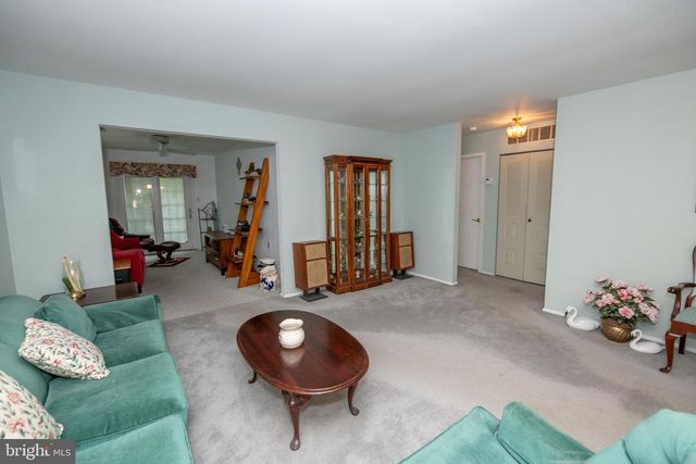 84 BASTIAN DR, Mount Laurel, NJ 08054