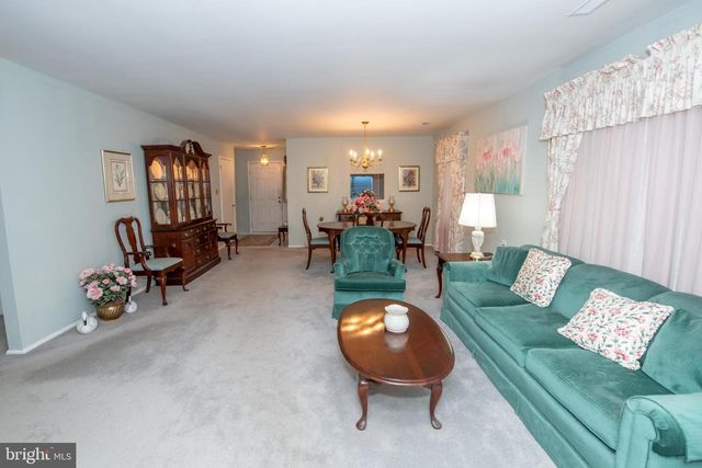 84 BASTIAN DR, Mount Laurel, NJ 08054