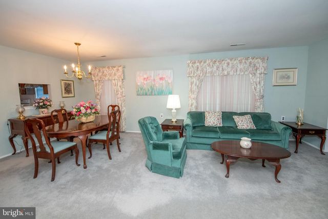 84 BASTIAN DR, Mount Laurel, NJ 08054