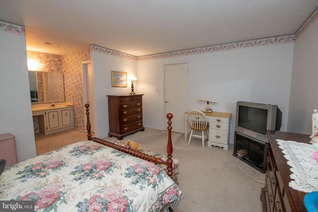 84 BASTIAN DR, Mount Laurel, NJ 08054