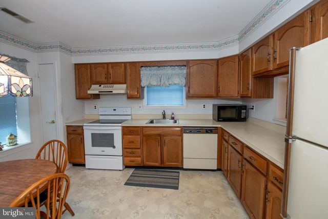 84 BASTIAN DR, Mount Laurel, NJ 08054