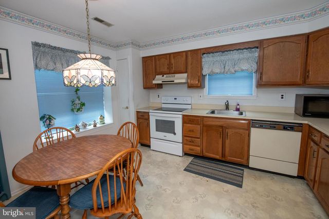 84 BASTIAN DR, Mount Laurel, NJ 08054