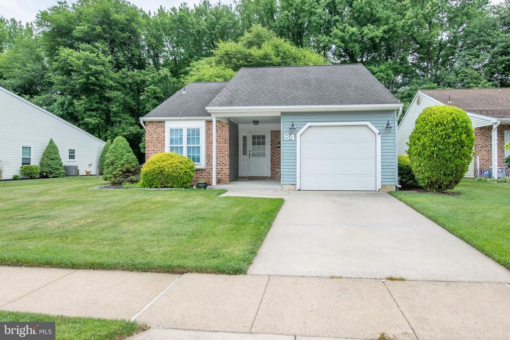 84 BASTIAN DR, Mount Laurel, NJ 08054