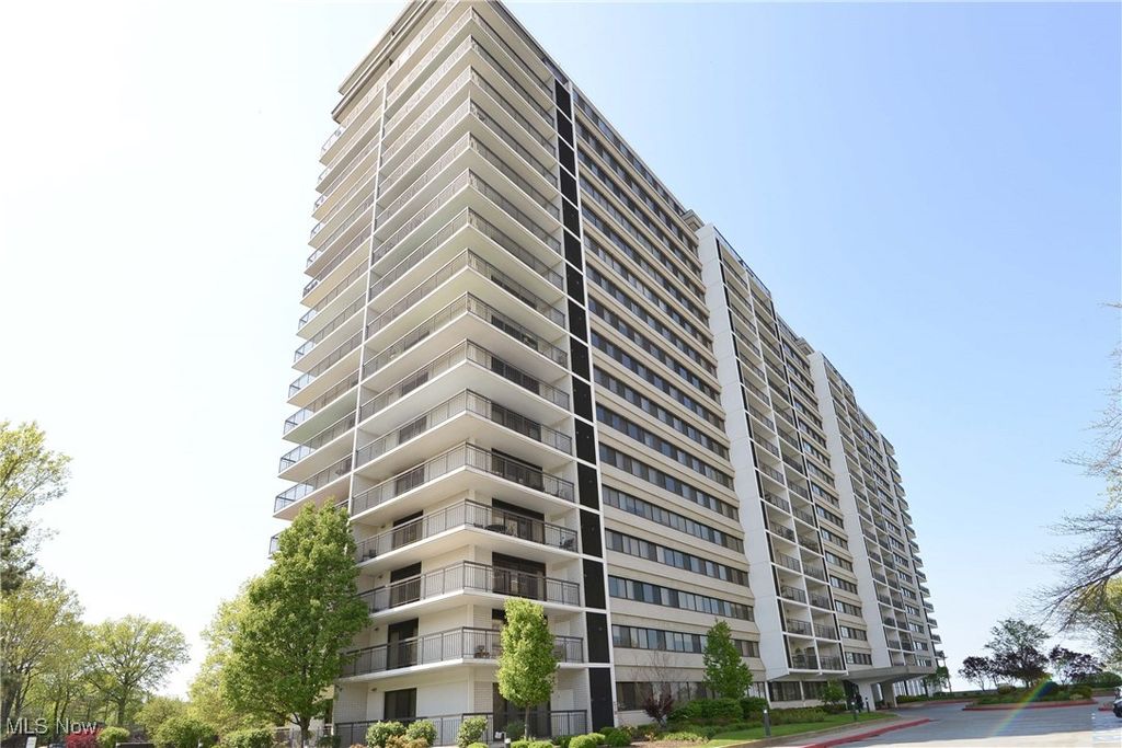 12550 Lake Avenue 711, Lakewood, OH 44107