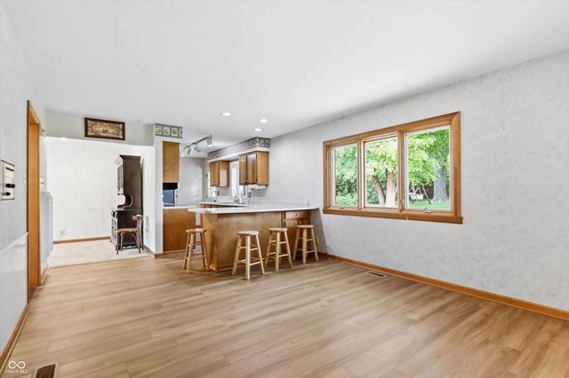 26 W Hill Valley Drive, Indianapolis, IN 46217