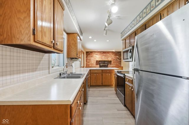 26 W Hill Valley Drive, Indianapolis, IN 46217