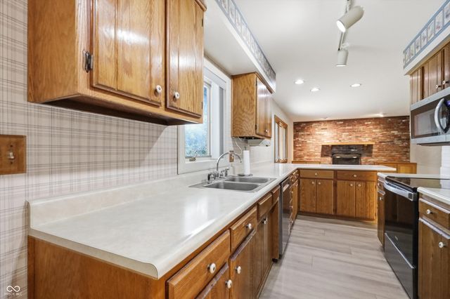 26 W Hill Valley Drive, Indianapolis, IN 46217