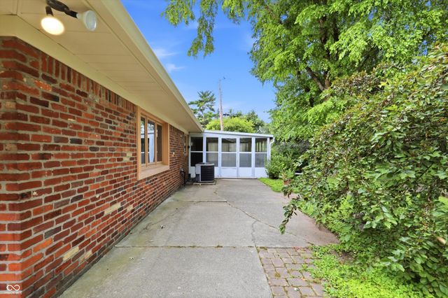 26 W Hill Valley Drive, Indianapolis, IN 46217
