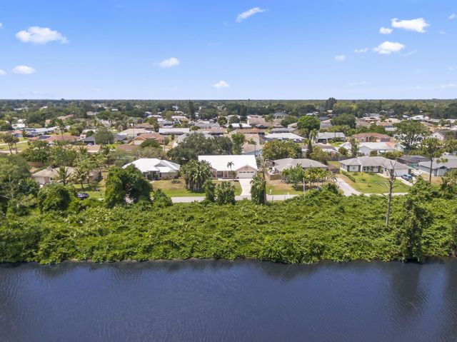 2026 SE Crowberry Drive, Port St Lucie, FL 34983