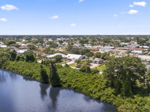 2026 SE Crowberry Drive, Port St Lucie, FL 34983