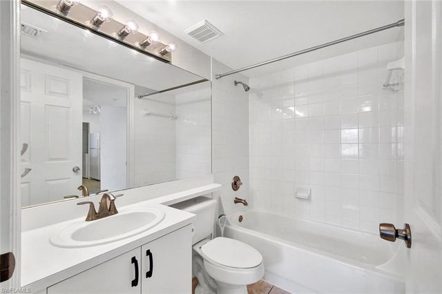 8880 Colonnades CT W 427, Bonita Springs, FL 34135