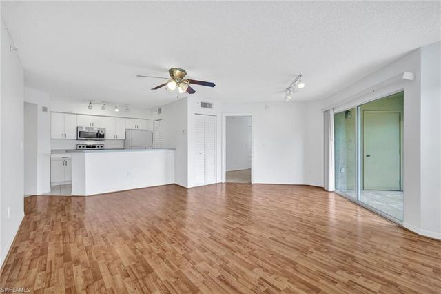 8880 Colonnades CT W 427, Bonita Springs, FL 34135