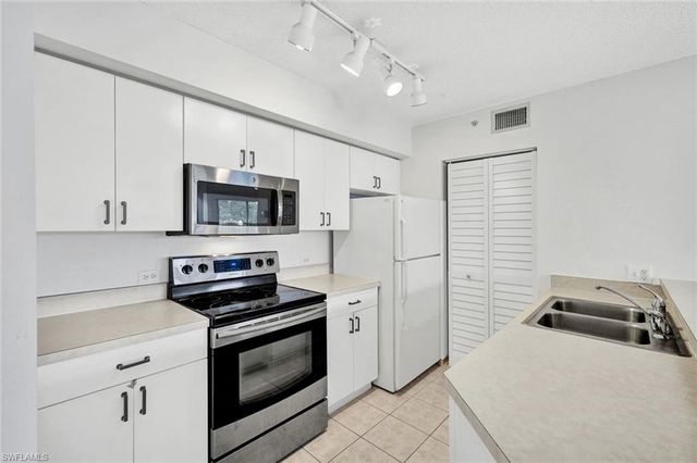 8880 Colonnades CT W 427, Bonita Springs, FL 34135