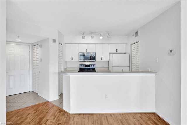 8880 Colonnades CT W 427, Bonita Springs, FL 34135