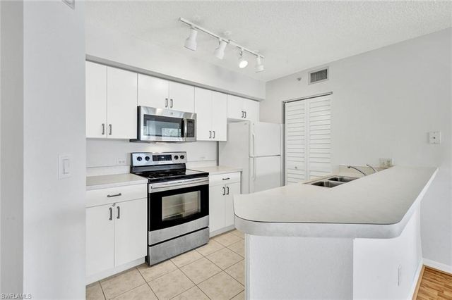 8880 Colonnades CT W 427, Bonita Springs, FL 34135