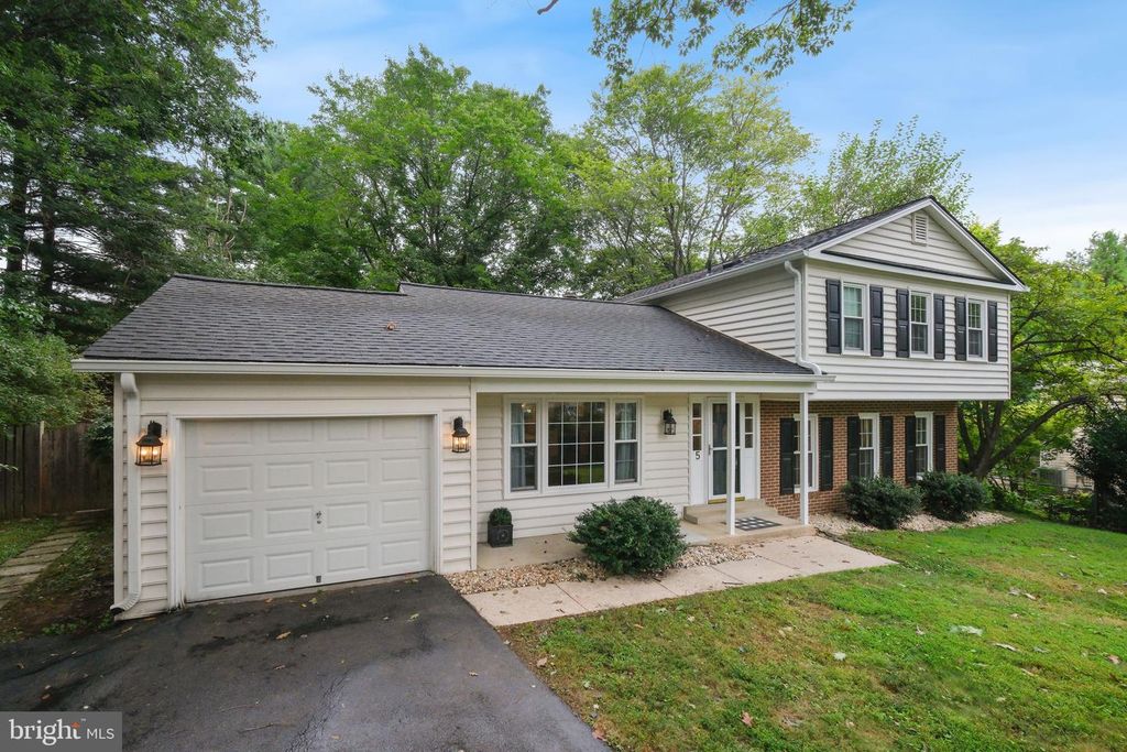 Image 2 of property listing at 5 WINESAP CT, Gaithersburg, MD 20878