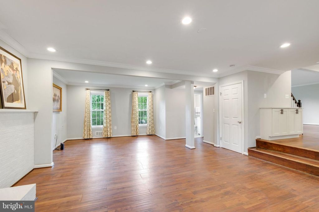 Image 21 of property listing at 5 WINESAP CT, Gaithersburg, MD 20878