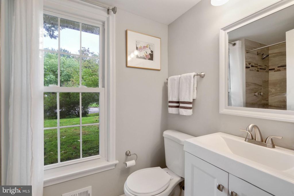 Image 25 of property listing at 5 WINESAP CT, Gaithersburg, MD 20878