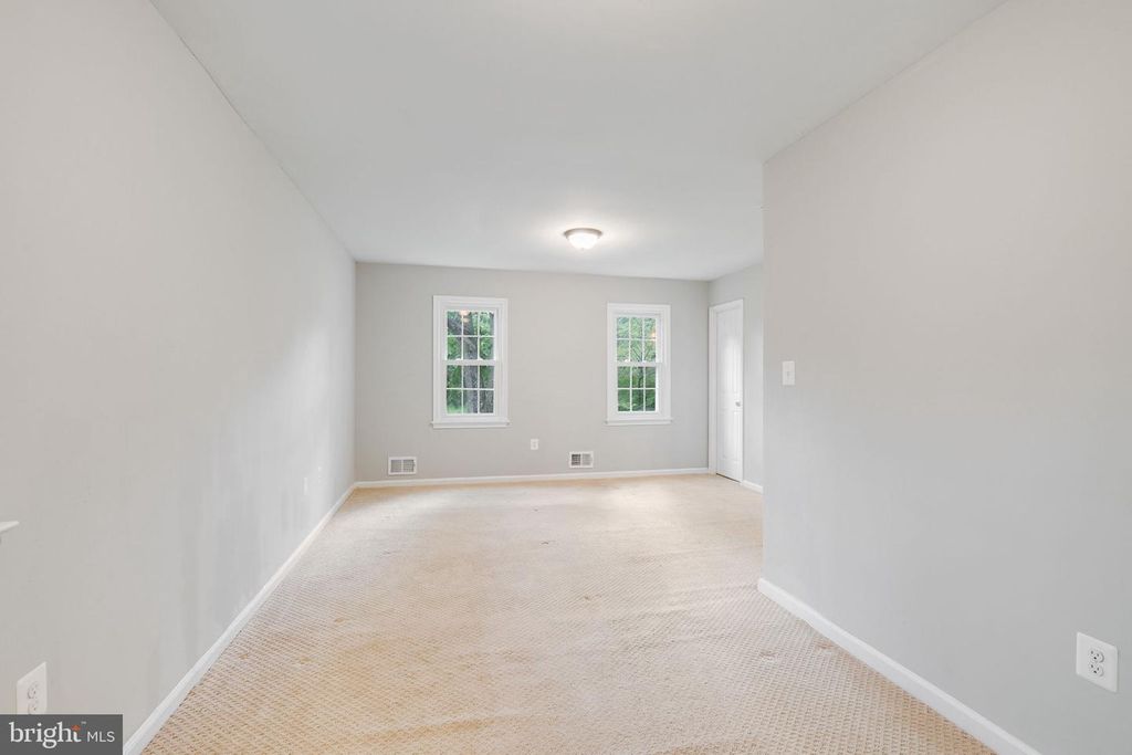 Image 27 of property listing at 5 WINESAP CT, Gaithersburg, MD 20878