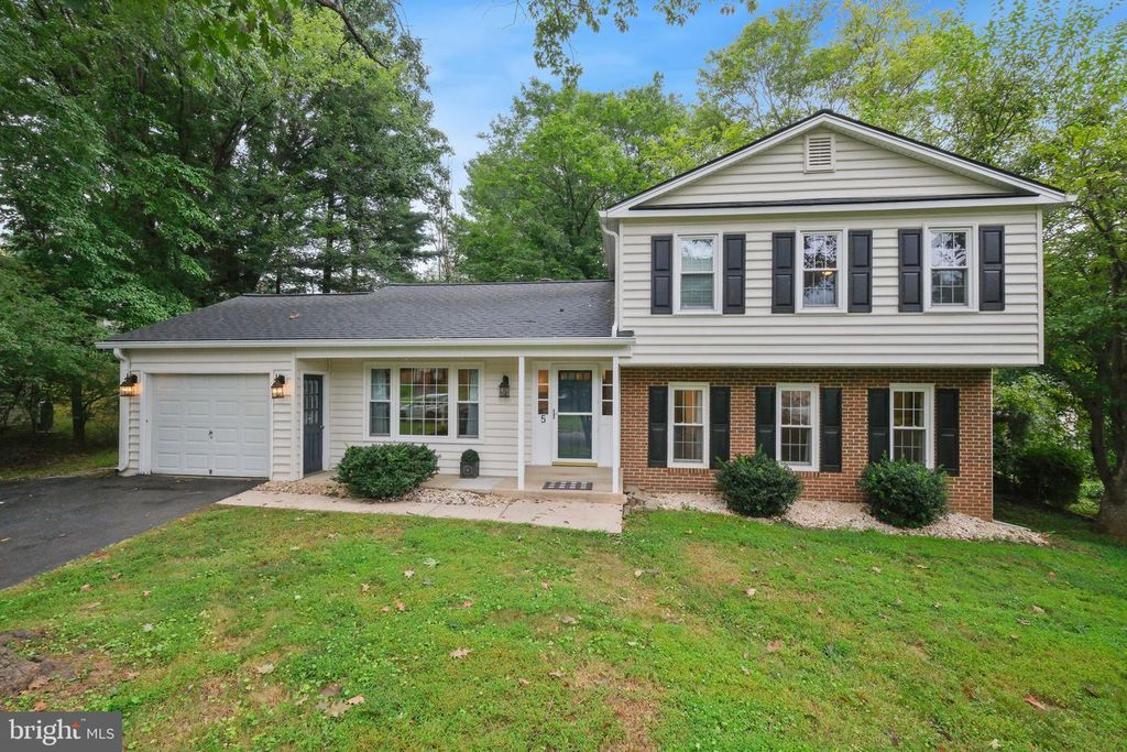 Image 3 of property listing at 5 WINESAP CT, Gaithersburg, MD 20878