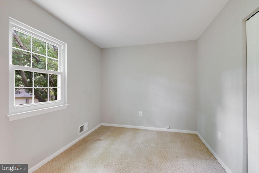 Image 30 of property listing at 5 WINESAP CT, Gaithersburg, MD 20878