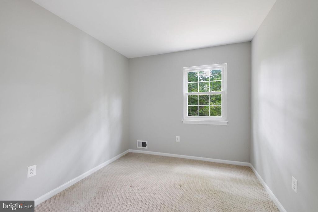 Image 32 of property listing at 5 WINESAP CT, Gaithersburg, MD 20878