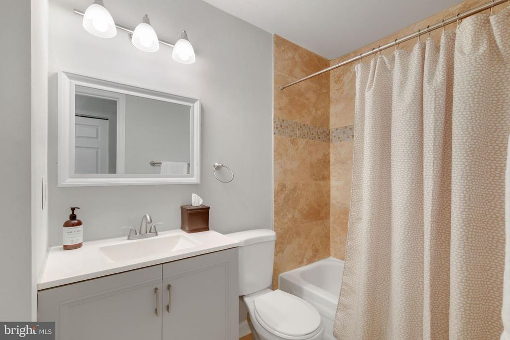 Image 34 of property listing at 5 WINESAP CT, Gaithersburg, MD 20878