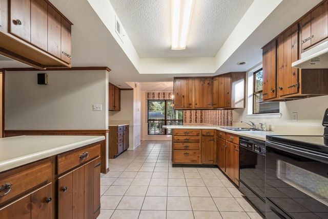 902 Pinemont Drive, Mobile, AL 36609