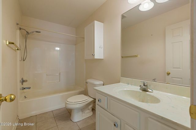 10014 Brownsboro Gardens Cir, Louisville, KY 40241