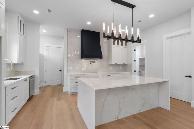 223 S Calhoun Street, Greenville, SC 29601
