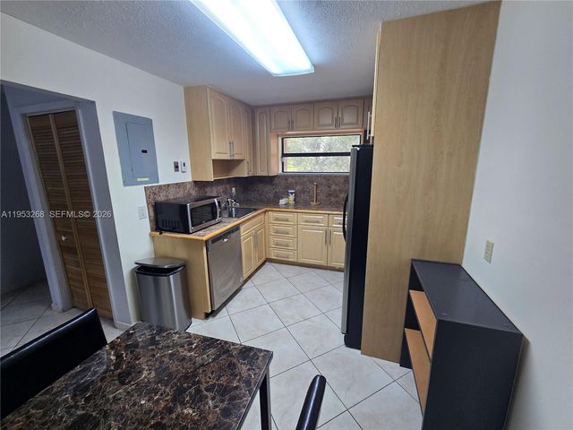 2555 Polk St, Hollywood, FL 33020