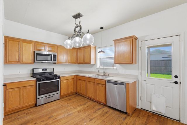 8319 Rusty Blackhaw Lane, Baytown, TX 77523