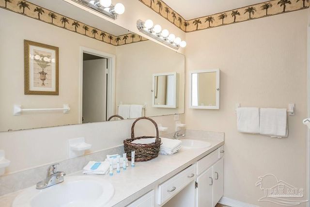 1687 Bulevar Mayor, Pensacola Beach, FL 32561