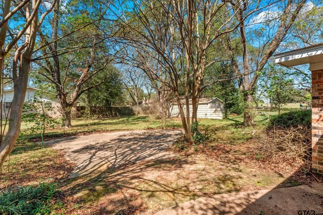 102 Westwood PKWY, Naples, TX 75568