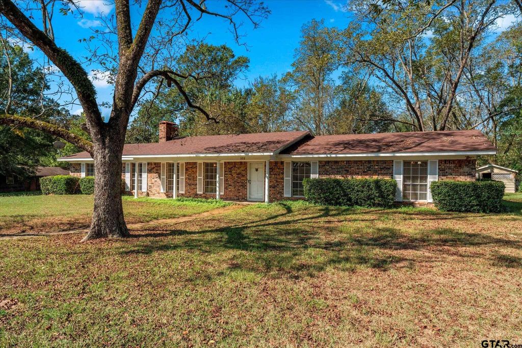 102 Westwood PKWY, Naples, TX 75568