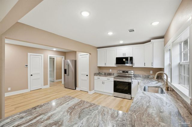 406 Coulter Ave, Cantonment, FL 32533