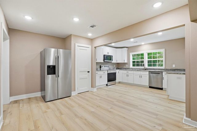 406 Coulter Ave, Cantonment, FL 32533