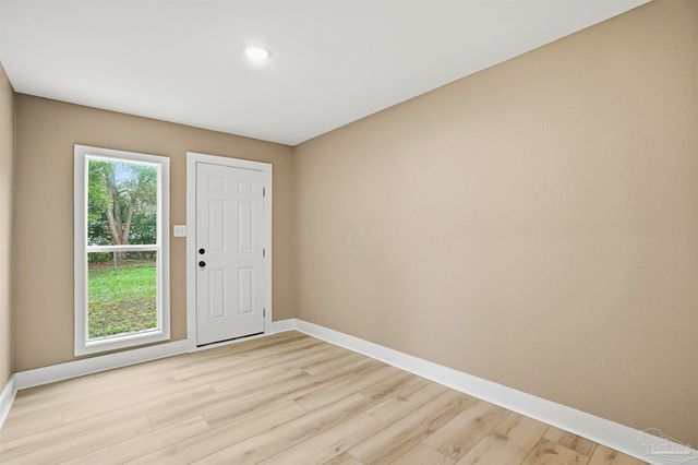 406 Coulter Ave, Cantonment, FL 32533